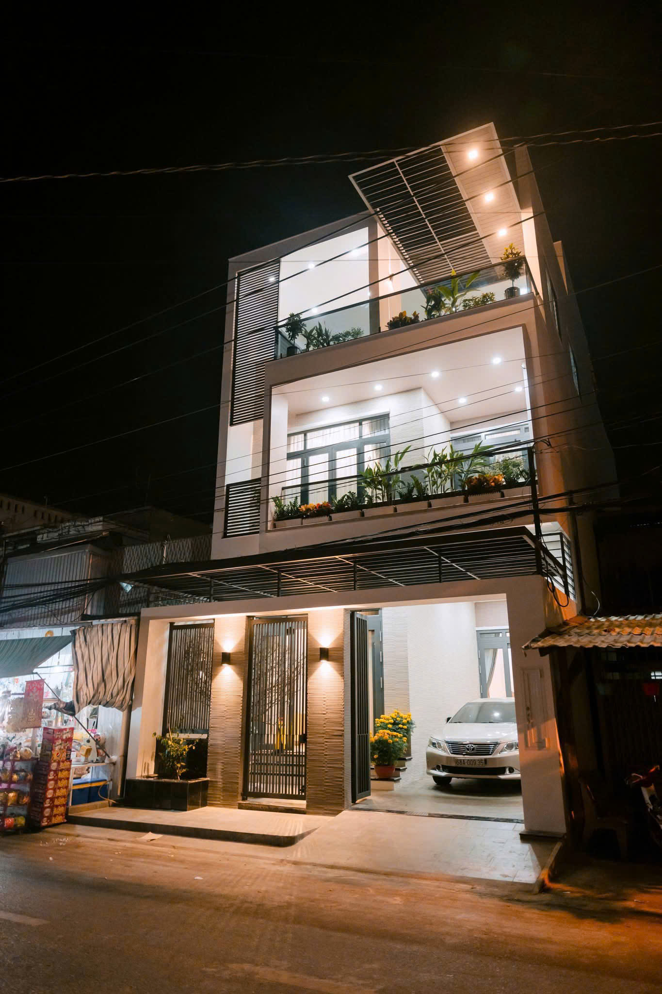 Mặt tiền công trình về đêm