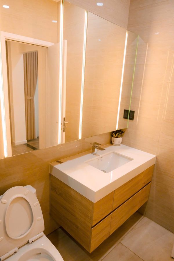 Phòng tắm lavabo gỗ